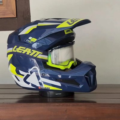 LEATT helmet kit moto 3.5 v24 with goggles(size XXL)