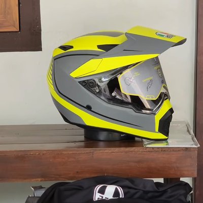 AGV ax9 (size XL)