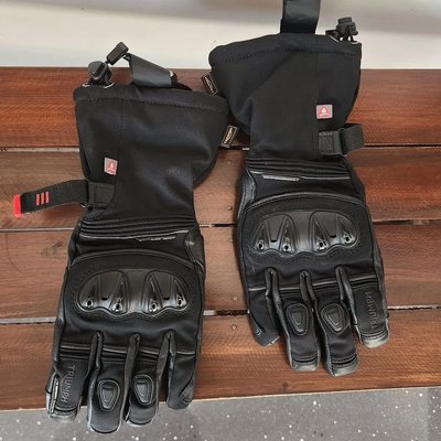 Triumph Dalsgaard Gore-Tex motorcycle gloves(size M)