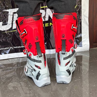Leatt 5.5 Enduro flagship boot